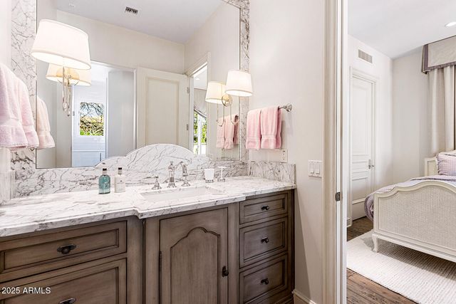 8531 N 49TH Street, Paradise Valley, AZ 85253