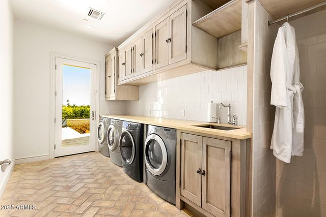 8531 N 49TH Street, Paradise Valley, AZ 85253