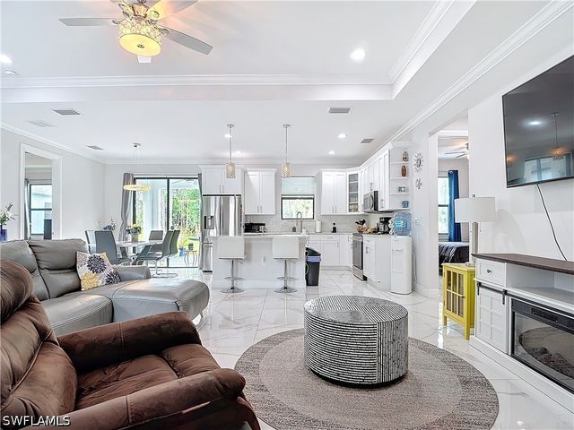 4160 10th AVE NE, Naples, FL 34120