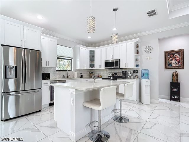 4160 10th AVE NE, Naples, FL 34120