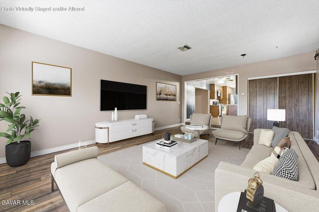 15944 Gledhill Street, North Hills, CA 91343