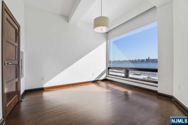 9 Somerset Lane 206, Edgewater, NJ 07020