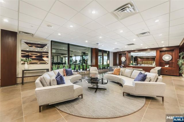 9 Somerset Lane 206, Edgewater, NJ 07020