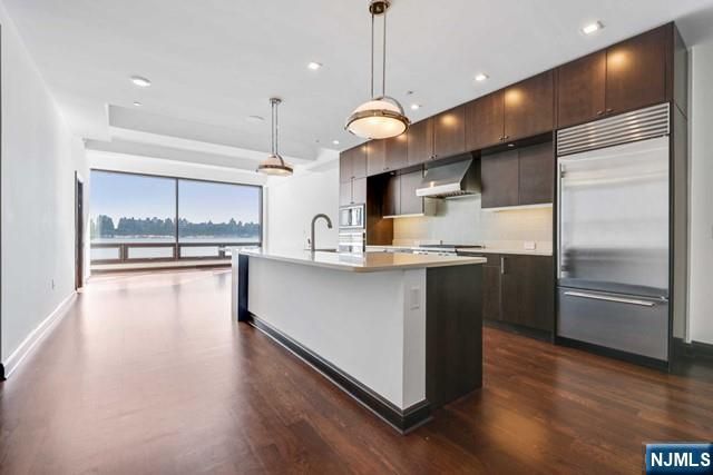 9 Somerset Lane 206, Edgewater, NJ 07020