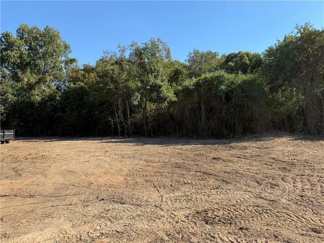 7767 Old Shell Road, Mobile, AL 36608