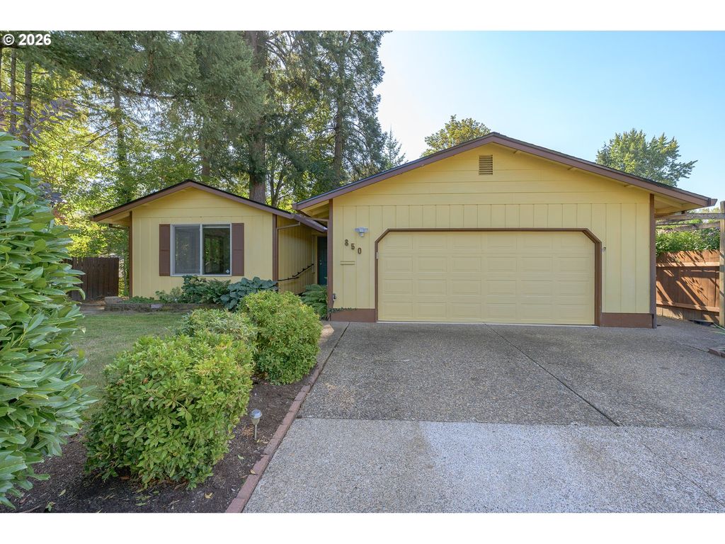 Image 1 of property listing at 850 Se NAOMI Way, Mc Minnville, OR 97128