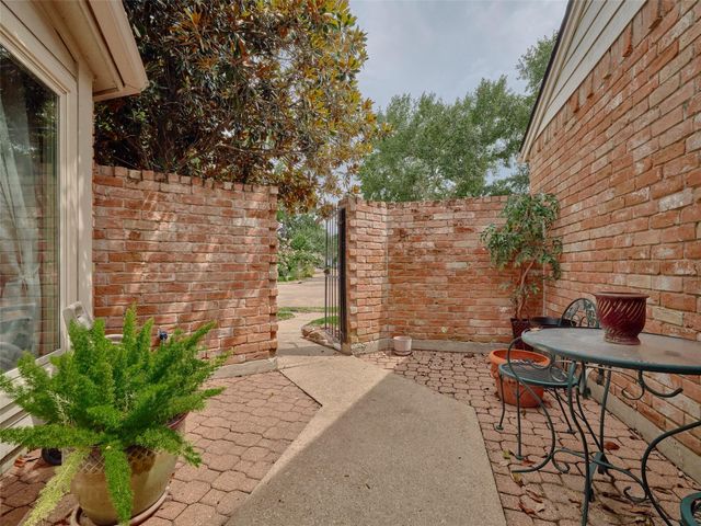 5038 Autumn Forest Drive, Houston, TX 77091