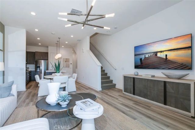 1077 Cadence, Irvine, CA 92618