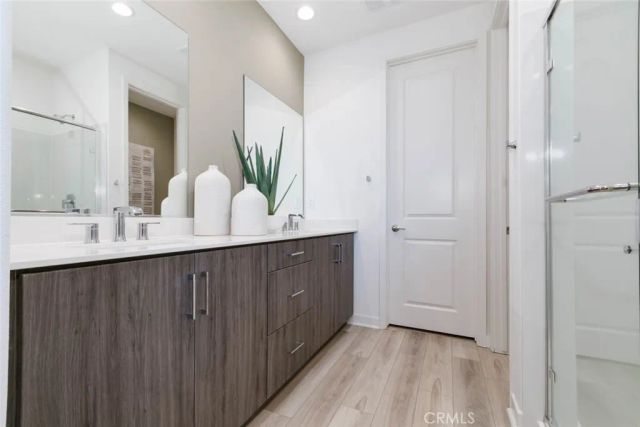 1077 Cadence, Irvine, CA 92618