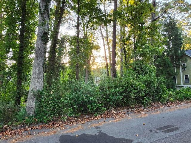 523 Spruce Drive, Pine Lake, GA 30072