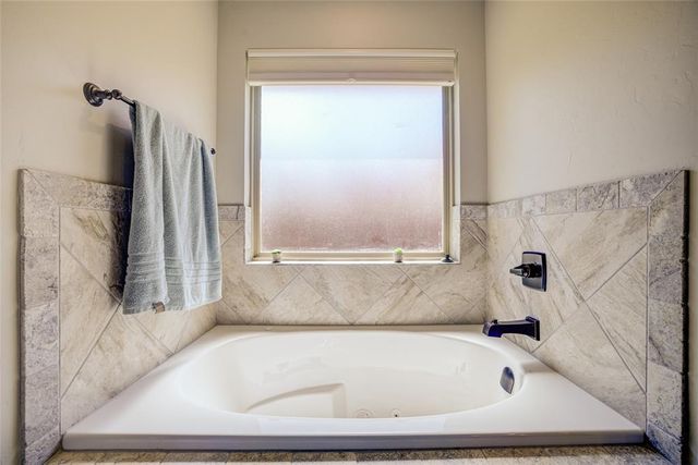 3000 Grapevine Street, Edmond, OK 73034