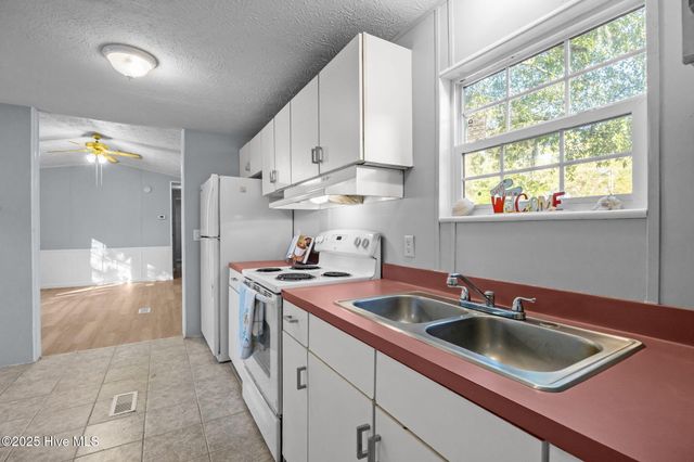 583 Hanover Street SE, Bolivia, NC 28422