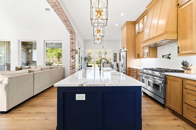 1327 Soda Loop E, Livingston, TX 77351