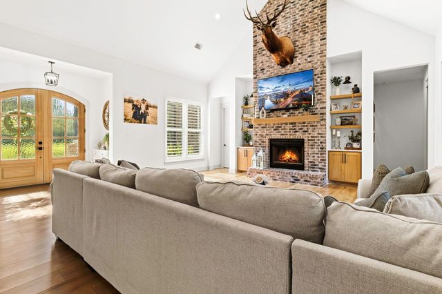 1327 Soda Loop E, Livingston, TX 77351