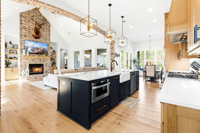 1327 Soda Loop E, Livingston, TX 77351