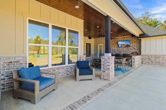 1327 Soda Loop E, Livingston, TX 77351