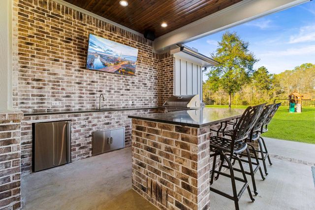 1327 Soda Loop E, Livingston, TX 77351