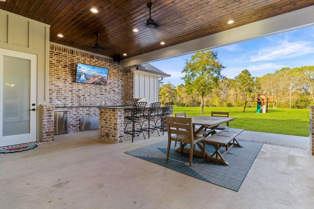 1327 Soda Loop E, Livingston, TX 77351