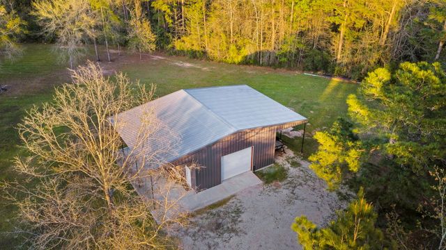 1327 Soda Loop E, Livingston, TX 77351