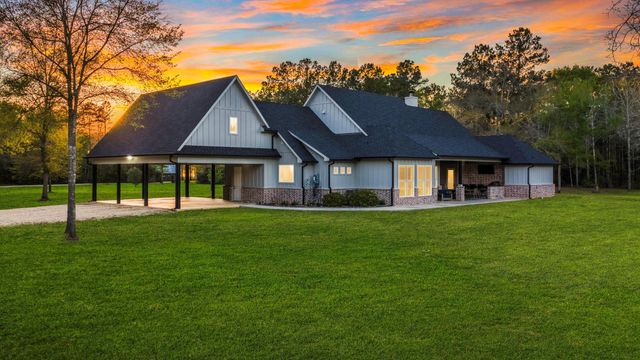 1327 Soda Loop E, Livingston, TX 77351