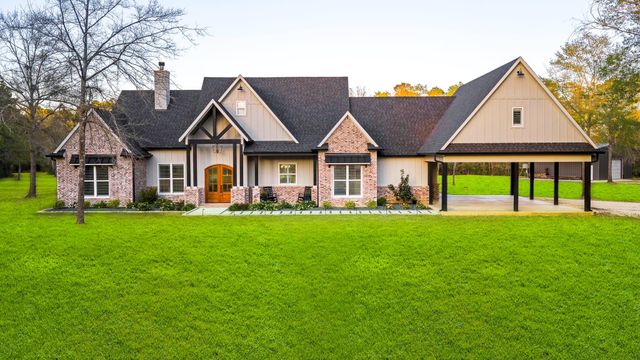 1327 Soda Loop E, Livingston, TX 77351