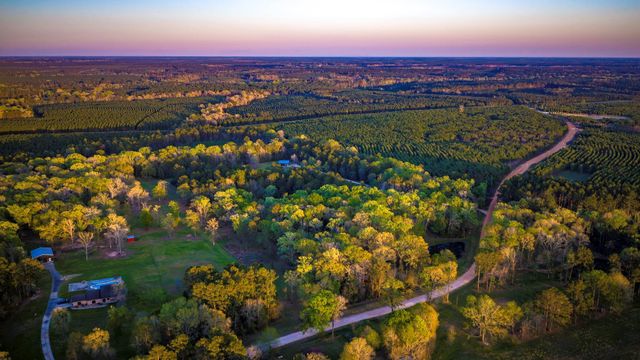 1327 Soda Loop E, Livingston, TX 77351