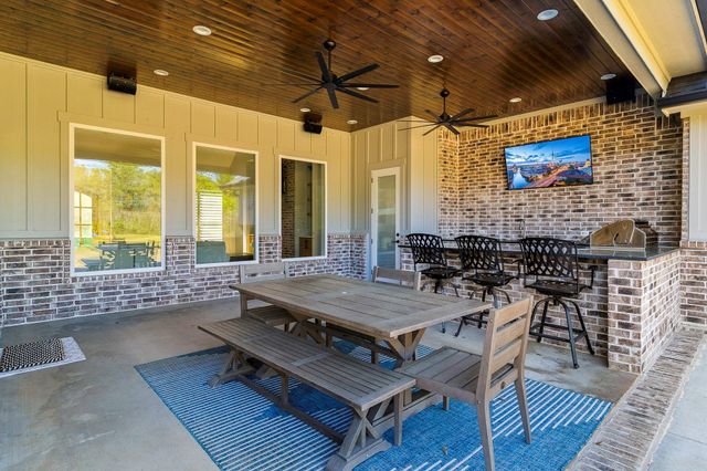 1327 Soda Loop E, Livingston, TX 77351