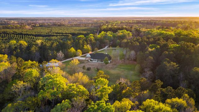 1327 Soda Loop E, Livingston, TX 77351