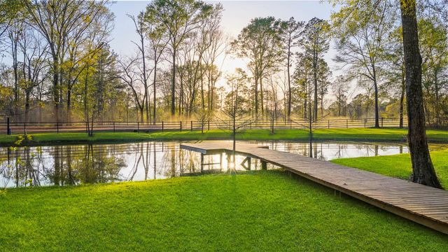 1327 Soda Loop E, Livingston, TX 77351