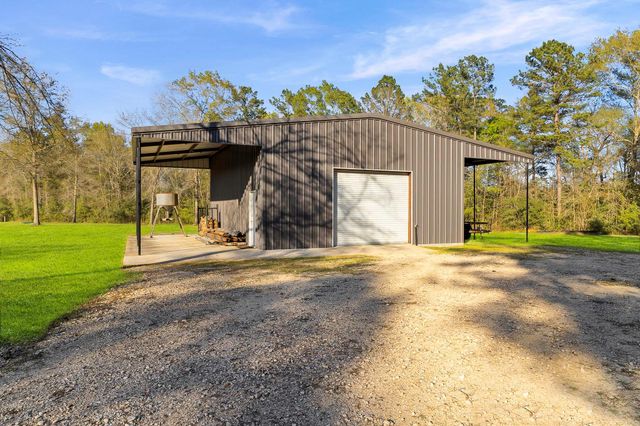 1327 Soda Loop E, Livingston, TX 77351