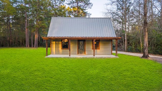 1327 Soda Loop E, Livingston, TX 77351