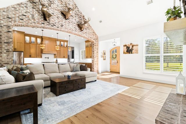 1327 Soda Loop E, Livingston, TX 77351