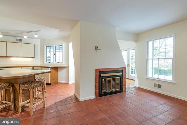 30 BALDWIN ST, Pennington, NJ 08534