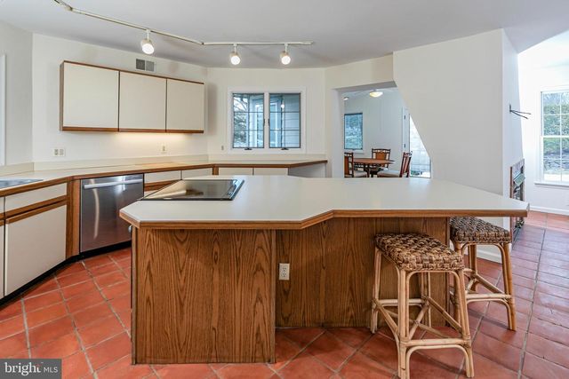 30 BALDWIN ST, Pennington, NJ 08534