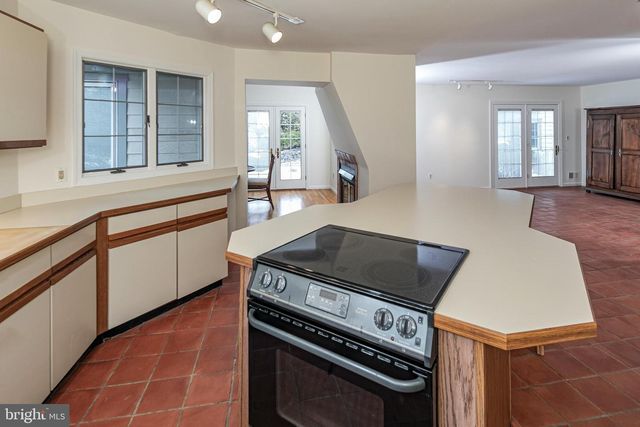 30 BALDWIN ST, Pennington, NJ 08534