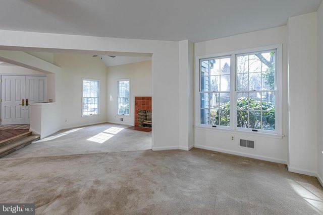 30 BALDWIN ST, Pennington, NJ 08534