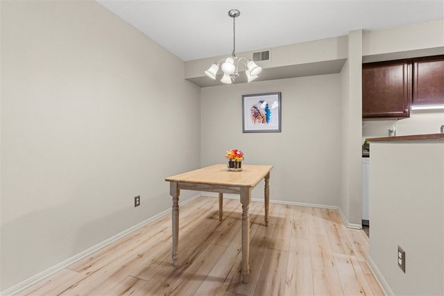 734 W Kilgore Road 208, Kalamazoo, MI 49008