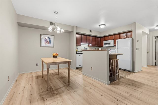 734 W Kilgore Road 208, Kalamazoo, MI 49008