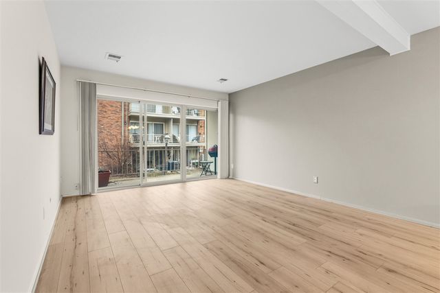 734 W Kilgore Road 208, Kalamazoo, MI 49008