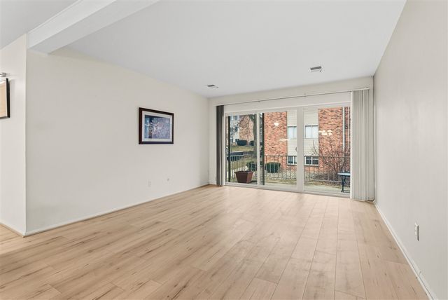 734 W Kilgore Road 208, Kalamazoo, MI 49008