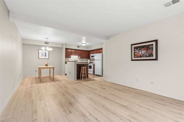 734 W Kilgore Road 208, Kalamazoo, MI 49008