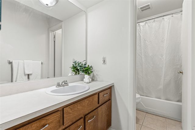 734 W Kilgore Road 208, Kalamazoo, MI 49008