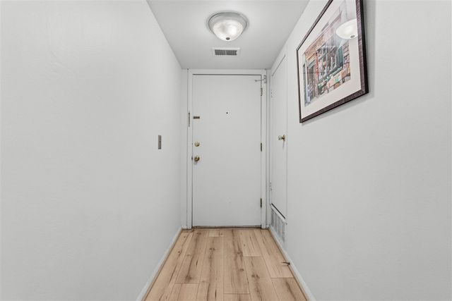 734 W Kilgore Road 208, Kalamazoo, MI 49008