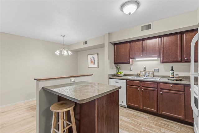 734 W Kilgore Road 208, Kalamazoo, MI 49008