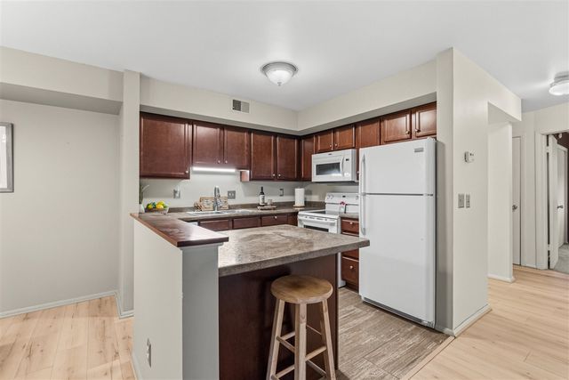 734 W Kilgore Road 208, Kalamazoo, MI 49008