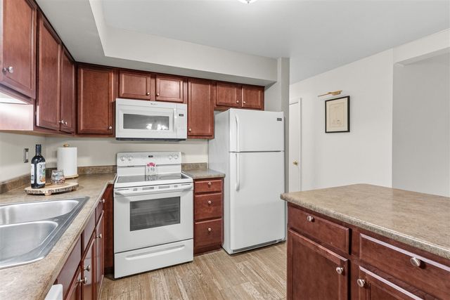 734 W Kilgore Road 208, Kalamazoo, MI 49008