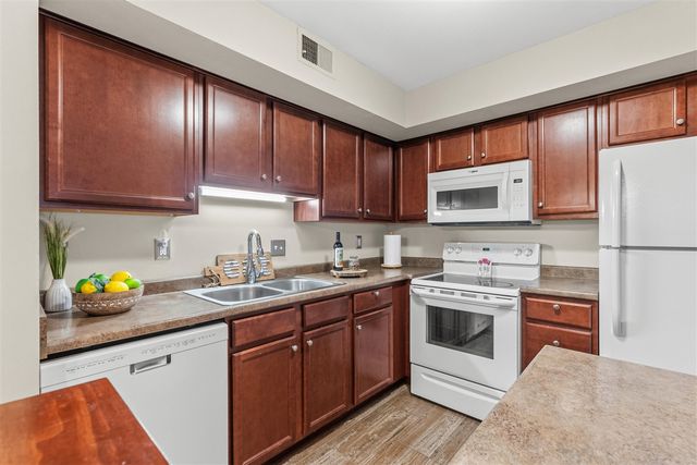 734 W Kilgore Road 208, Kalamazoo, MI 49008