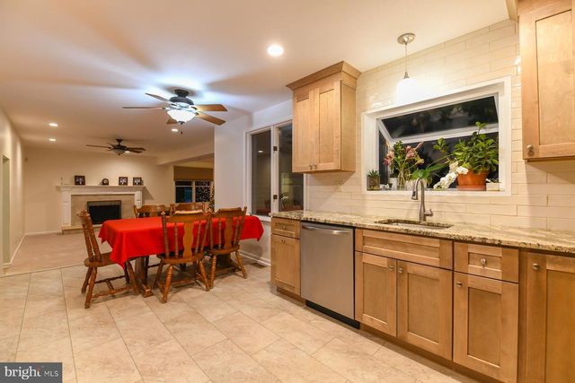 565 CAMBRIDGE RD, Blackwood, NJ 08012