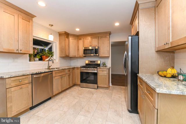 565 CAMBRIDGE RD, Blackwood, NJ 08012