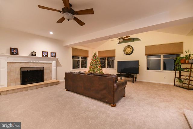 565 CAMBRIDGE RD, Blackwood, NJ 08012